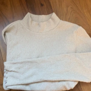 Tröja  - Söt tröja från Gina Storlek L men passar från xs och uppåt.