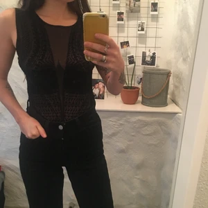 Sammetsmönstad body - Super skön body