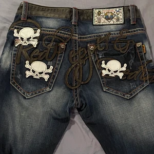 Y2k grunge jeans - så fina jeans från märket baxyboy, tyvärr försmå för mig. köpta på depop, sista bilden är inte min. lågmidjade med cool wash‼️ skickar gärna fler bilder