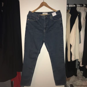 Topshop jeans Rak - Jeans från Topshop med rak passform, aldrig använda strl 44. Kan mötas upp eller fraktas (Pris kan ändras vid snabbt köp)