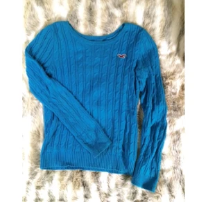  - Hollistertröja letar ny ägare, riktigt mysig!! Storlek L men passar bra på mig som alltid har S/M så liten i storleken! 