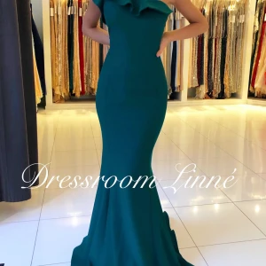 Festklänning till salu - Säljer min superfina klänning, använts en enda gång! 