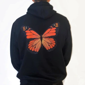 Hoodie med tryck  - Hej!! Vi säljer hoodies i olika färger där du får välja tryck o placering på trycket😍⚡️ checka våran instagram om ni vill beställa @printwear.uf (unisex)