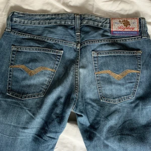 Lågmidjade y2k jeans - Från replay. Frakt tillkommer. 