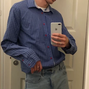 Riley skjorta - Jättefin blårutig Riley skjorta! Toppen skick 💕. Köpare står för frakt <<<333.