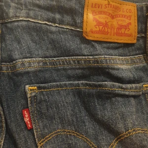 Levis jeans - Mörkblå slimfit levis Jeans