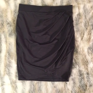  - Aldrig använd grå omlottkjol från VILA vill komma till nytta hos någon annan