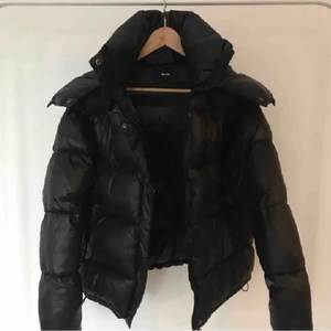 BikBok jacka - jättevarmt och skön vinterjacka från bikbok! 💗 BUDA I KOMMENTARERNA ✨❤️  BUDGIVNING AVSLUTAS DENNA VECKA