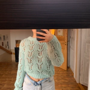 Stickad tröja - 80kr  - Säljer denna mysiga stickade tröja ifrån bikbok i denna härliga blåa färgen i xs men passar på en s också! Väldigt bra passform men säljs pga för lite användning! 80kr + frakt💘