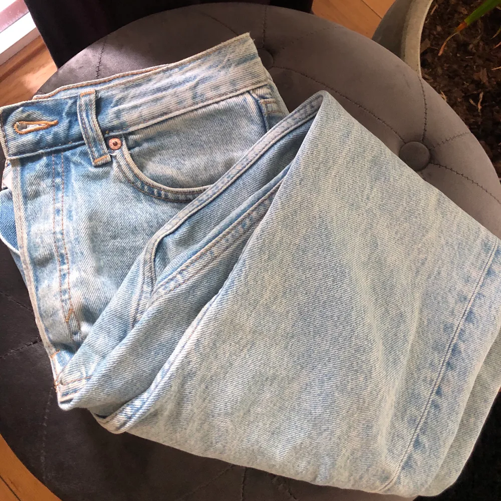 Ett par blå weekday jeans i storlek W24 L30! Knappt använda så väldigt bra skick! . Jeans & Byxor.