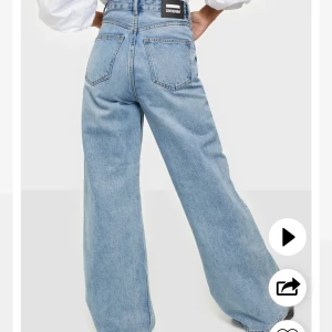 Dr.denim jeans - Köpta för några dagar sedan. Men har för långa ben- jag är 1,72 så dom va ganska korta, är du under 1,70 så rekommenderar jag dessa. Ny pris 600 säljer för 200. Alla lappar är kvar på byxorna!!