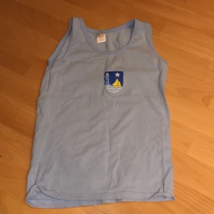 Linne - Så skönt linne, står att det är 12 år men skulle säga att detta är en stor xs. 