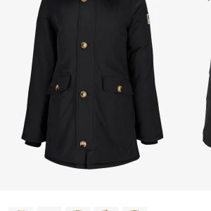 Svea jacka  - Säljer min svarta Svea jacka stl XS, inköpt förra året, nypris 3499 kr