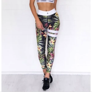 Träningstights stronger - Säljer mina träningstights från stronger då de tyvärr blivit för små. Sjukt bra tights eftersom de sitter på plats under hela träningspasset. Frakt ingår 