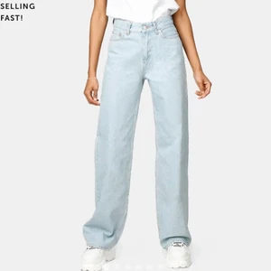 Vida jeans - Säljer dessa populära jeansen från junkyard. Nästan aldrig använda, och i mycket bra skick 💘