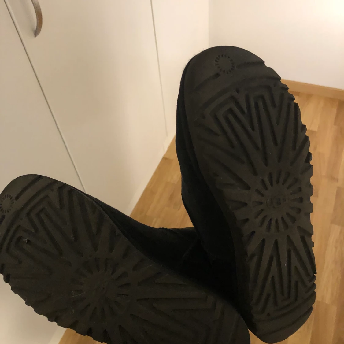 Svarta låga UGGS - 90