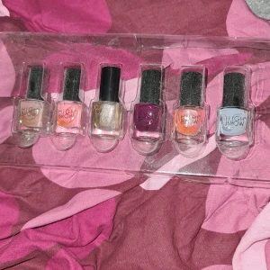 Nagella k och ögonskugga - Ögonskuggan är öppnad 50kr styck