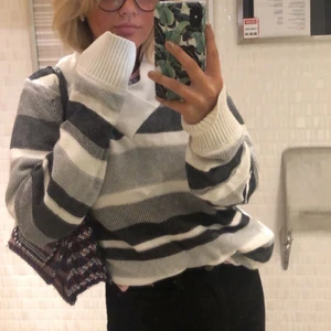 Zara väska - Super cool zara väska! Är i bra skick. Köparen står för frakten⭐️betalning via swish⭐️