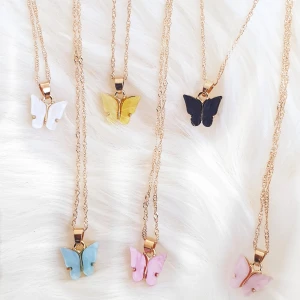 Fjäril Halsband 🦋 - Restock på fjäril Halsband🦋 finns I gul, svart, blå, mörk blå, vit, mörk rosa, ljus rosa, neon rosa, grön, orange, vinröd, mörk lila och ljus lila .Dem är ECO-friendly, lead and nickel free. Material är Alloy,Acrylic. Kosta 60kr/st inkl frakt. Post brevis finns alltid på min insta story @bgmbeautycosmetics. ❌ slutsåld- vita❌