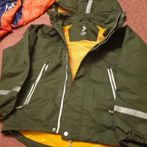 Funk regnjacka  - Ny jacka inte använt 