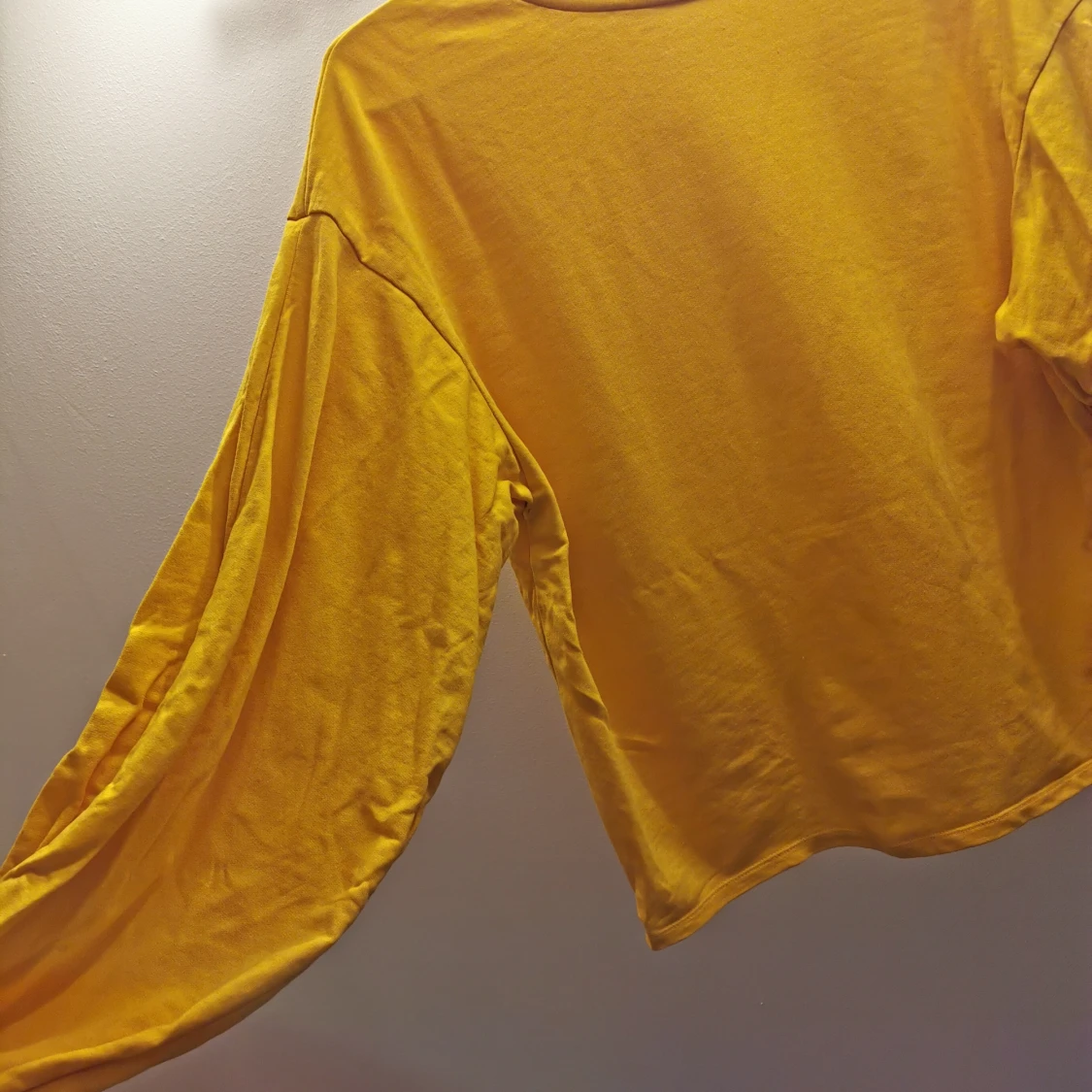 Gul tröja från nelly  - 90