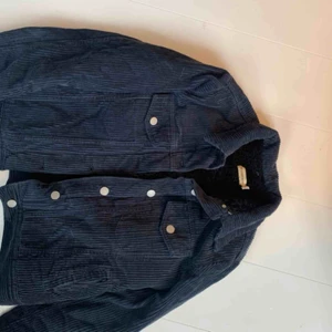  - Manchester jacka från The Cords & Co. Super varm och skön. Är i bra skick.   Nypris: 1200