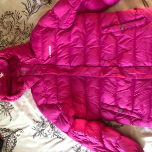 Vinterjacka  - Vantar ingår, Everest jacka använd en säsong, strl 146