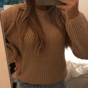 Stickad tröja ginatricot  - Stickad tröja använd fåtal gånger 