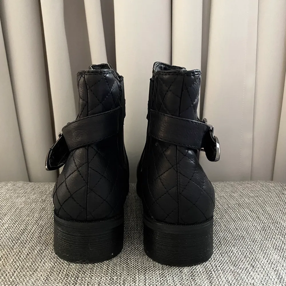 Svarta boots. Använda en gång 🖤🖤🖤. Skor.