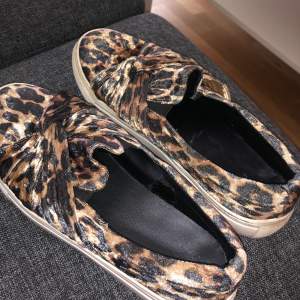 Leopard skor. Storlek 38. 