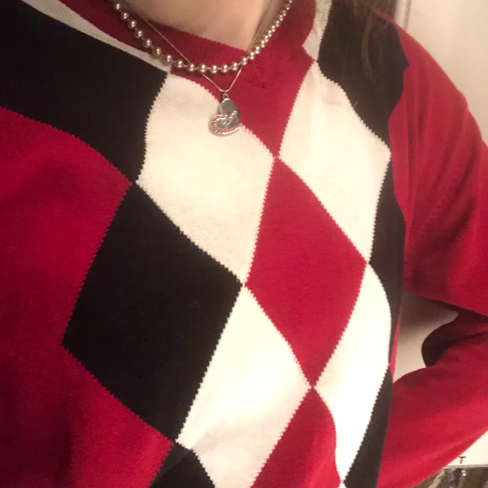 Jättefin sweater köpt second hand! Säljer för 60 inkl frakt😇. Tröjor & Koftor.