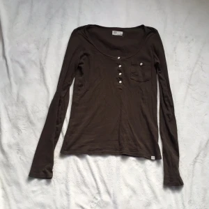  - Brun söt topp från Crocker. Bra skick. 