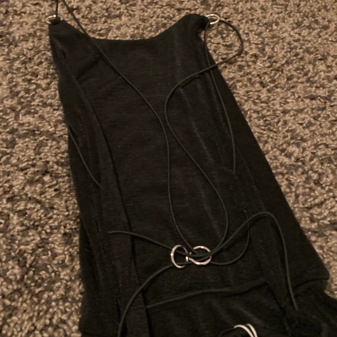 Klänning med öppen rygg - 91