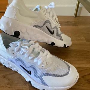 Nike Renew Lucent (endast använda en gång) - Endast använda en gång Stl 37,5, köpare står för frakt eller möts i Malmö 🥰