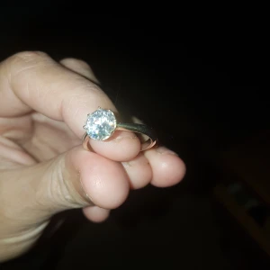 Märkessmink,ansiktsmasker,silverring m glassten. - Sminket och ansiktsmaskerna är nya och oanvända, förlovningsringen är använd 2 dagar. Ge bud på det du vill köpa.