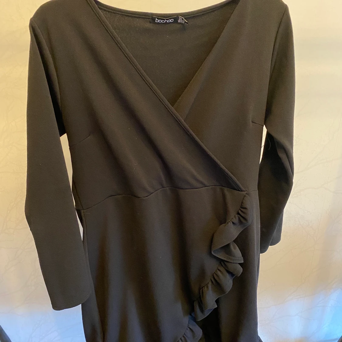 Klänning med volang