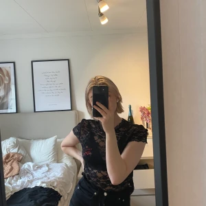 Spetstopp - Svart spetstop från zara i small! Verkligen superfin men kommer inte längre till användning hos mig!💕💕 köparen står för frakt (ca 65kr)