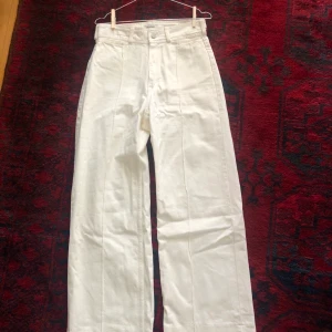 Vita jeans, cosmo weekday - Köparen står för frakten🌟