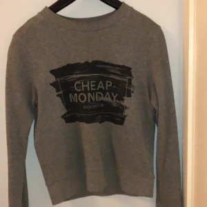 Cheap Monday sweatshirts  -  bra skick. Köparen står för frakt 