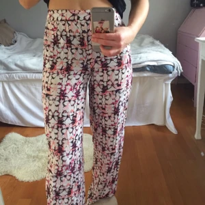  - Byxor från klädkollektionen Bethany Mota släppte för något år sedan. Köpta i New York. Använda några gånger. Är i XS men passar mig som har S också :-)