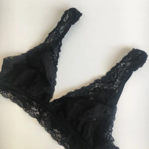  - Fin spets bralette från hm, använd ett fåtal gånger. Möter upp i innerstan Stockholm annars tillkommer frakt. Tar swish🌸