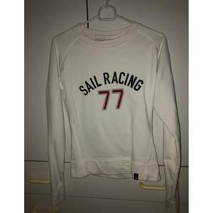 Sail Racing tröja, storlek s! Använd endast en gång så nyskick. Säljes pga brist på plats :)