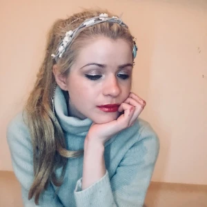  - Hel och ren ljusblå tröja. Mycket varm och gosig nu i vintertider!!! 💧❄️💧 