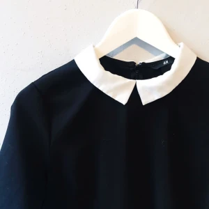  - Blus från H&M i storlek 36 säljes för 50kr, frakt tillkommer. Betalning sker via swish. 