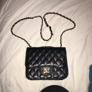  - Väska köpt för 400kr. Helt ny aldrig använd.