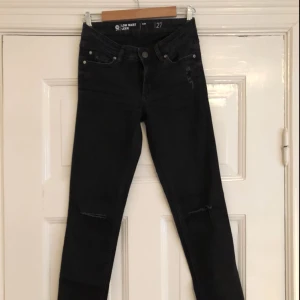  - Jeans från Cubus i modellen Lexie. Sparsamt använda.