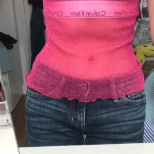  - ÄÄLSKAT denna såå mycket! Men tyvärr hänger den bara i garderoben så bättre att någon annan får användning av den!  Köpt på nakd för 250 och använd en gång, väldigt genomskinlig så superfin med en bralette eller linne under