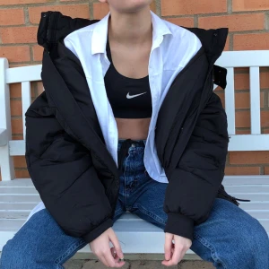  - Oversized svart jacka som går att matcha till allt möjligt!!!även varm och mysig!! skriv i chatten för fler bilder 🖤🖤