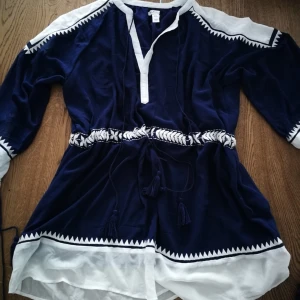  - Super fin klänning från Nelly Använd 1 gång. Har swish.  Köparen står för frakten. 