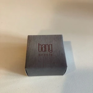  - Cream color, ny; köparen står för frakten